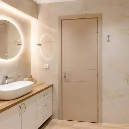 Apartment Alley Marina - Newly Renovated Near Marina, Old Town, Sea